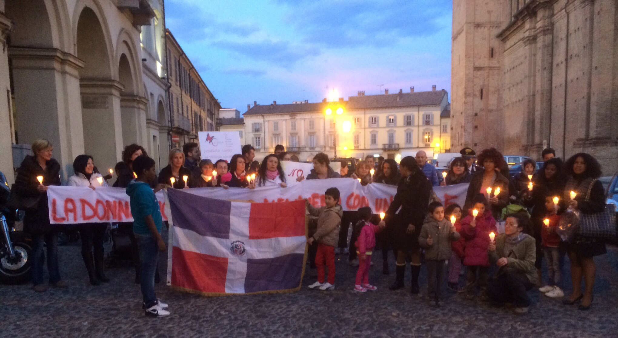 Fiaccolata 15/03/2014 C.H.I.A.R.A. O.N.L.U.S. per non dimenticare....in memoria di Libanny e Leandro
